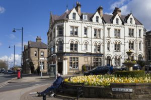 dacre son hartley 2 sm - Copy.jpg